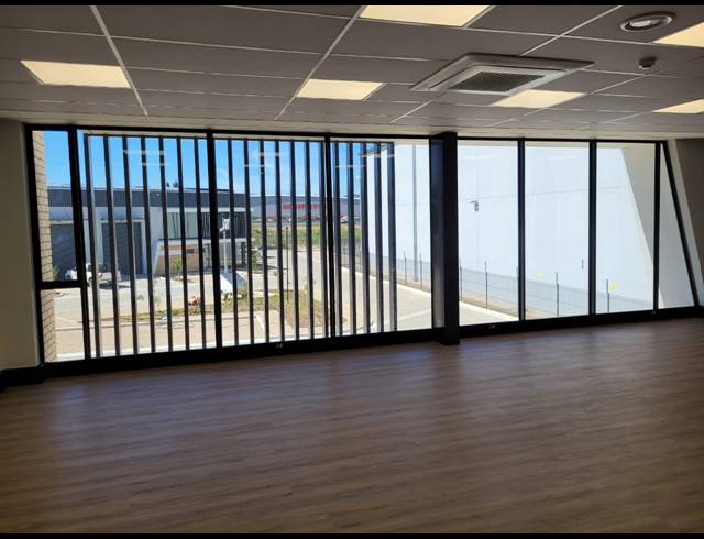 654M² WAREHOUSE TO LET IN STIKLAND INDUSTRIAL